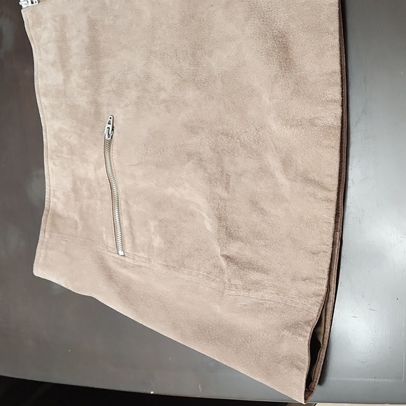 BLANK NYC Suede Skirt - Picture 4 of 12